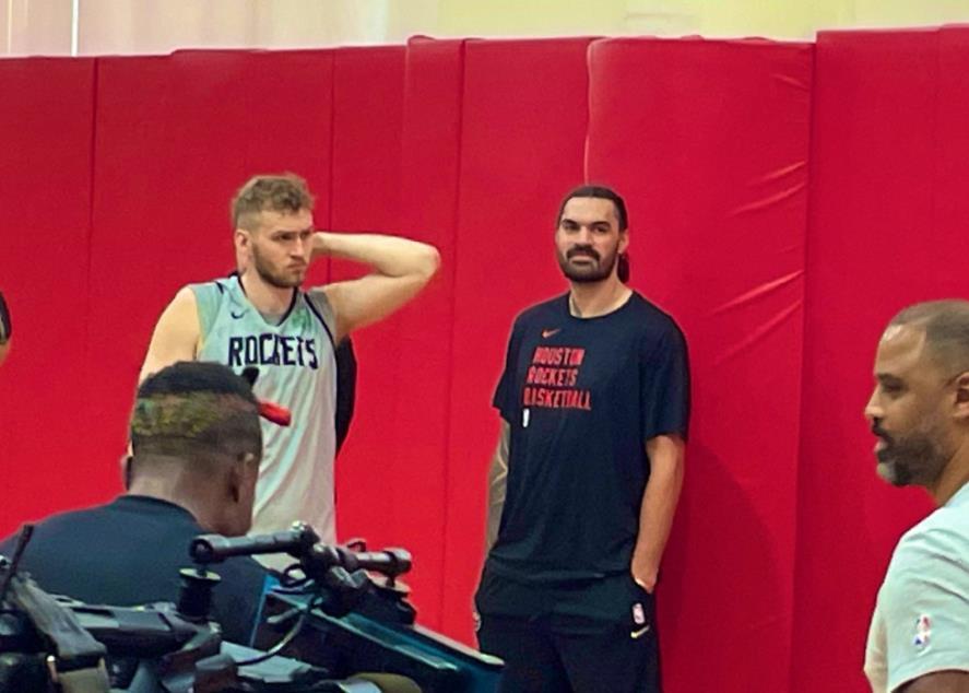 hth-若得8+3控卫，火箭中锋短板迎刃而解？阿门重回4号位，斯通精明