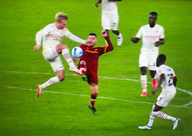 穆里尼奥：评裁判就会停赛 中卫：房子大点球遭漏判