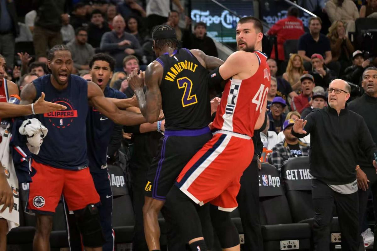 华体会集团-西部排名大乱！3队抢第2，湖人掉第6，勇士第8难保，快船翻身成功