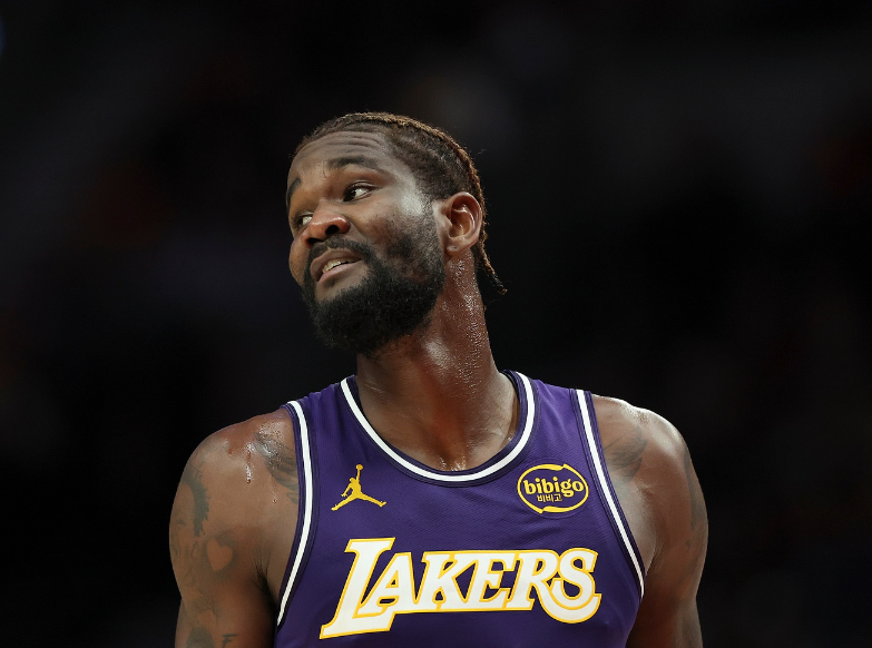 华体会体育官方-湖人104-112快船遭4坏消息！艾顿又崩，雷迪克+2主力引绝望！