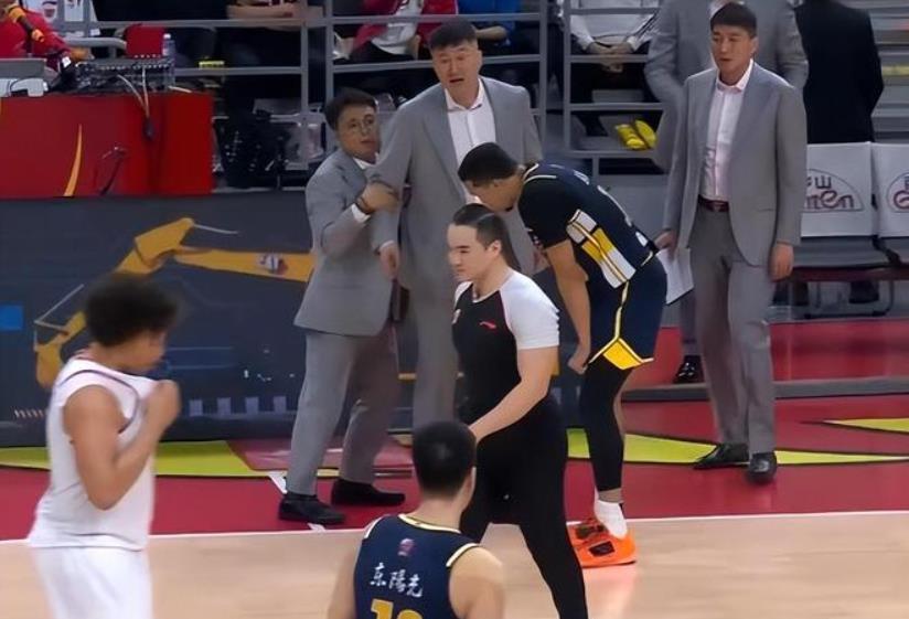 华体会-广东队二连败，双小外48+18发挥出色，萨林杰离队倒计时