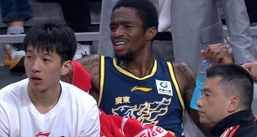 华体会官网-2连败广东再传4坏消息！新添2员伤兵，一夜3人离队，CBA杯更难了